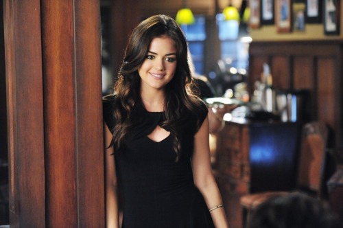 Aria Montgomery Clothes Season 1