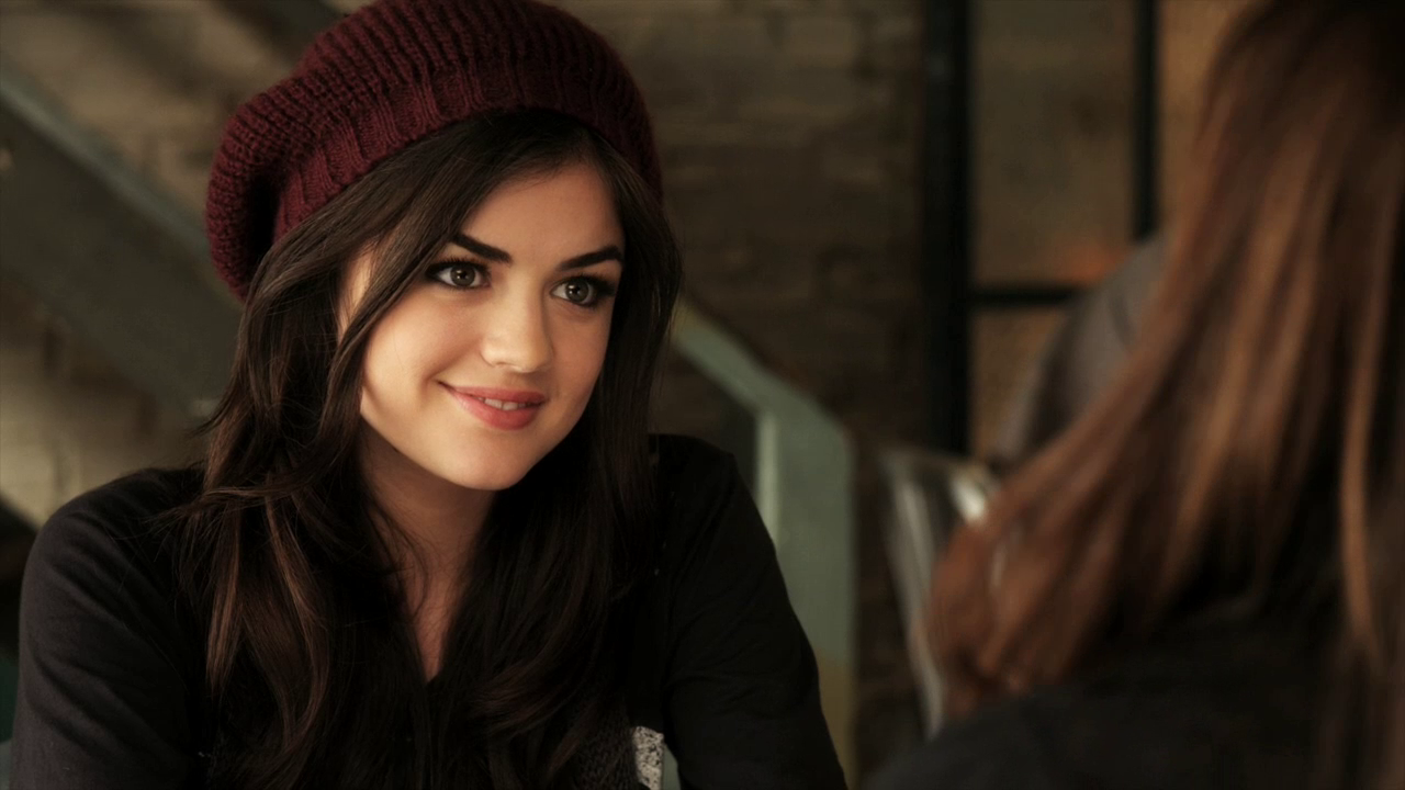 Aria Montgomery Hair Season 3