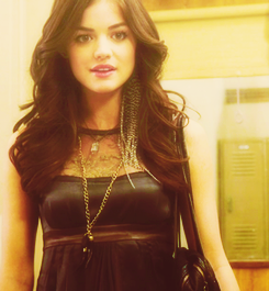 Aria Montgomery Outfits Season 1