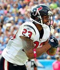 Arian Foster Bows To Show Respect