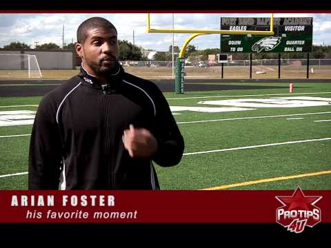 Arian Foster Bows To Show Respect