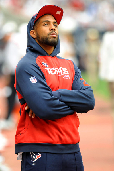 Arian Foster Bows To Show Respect