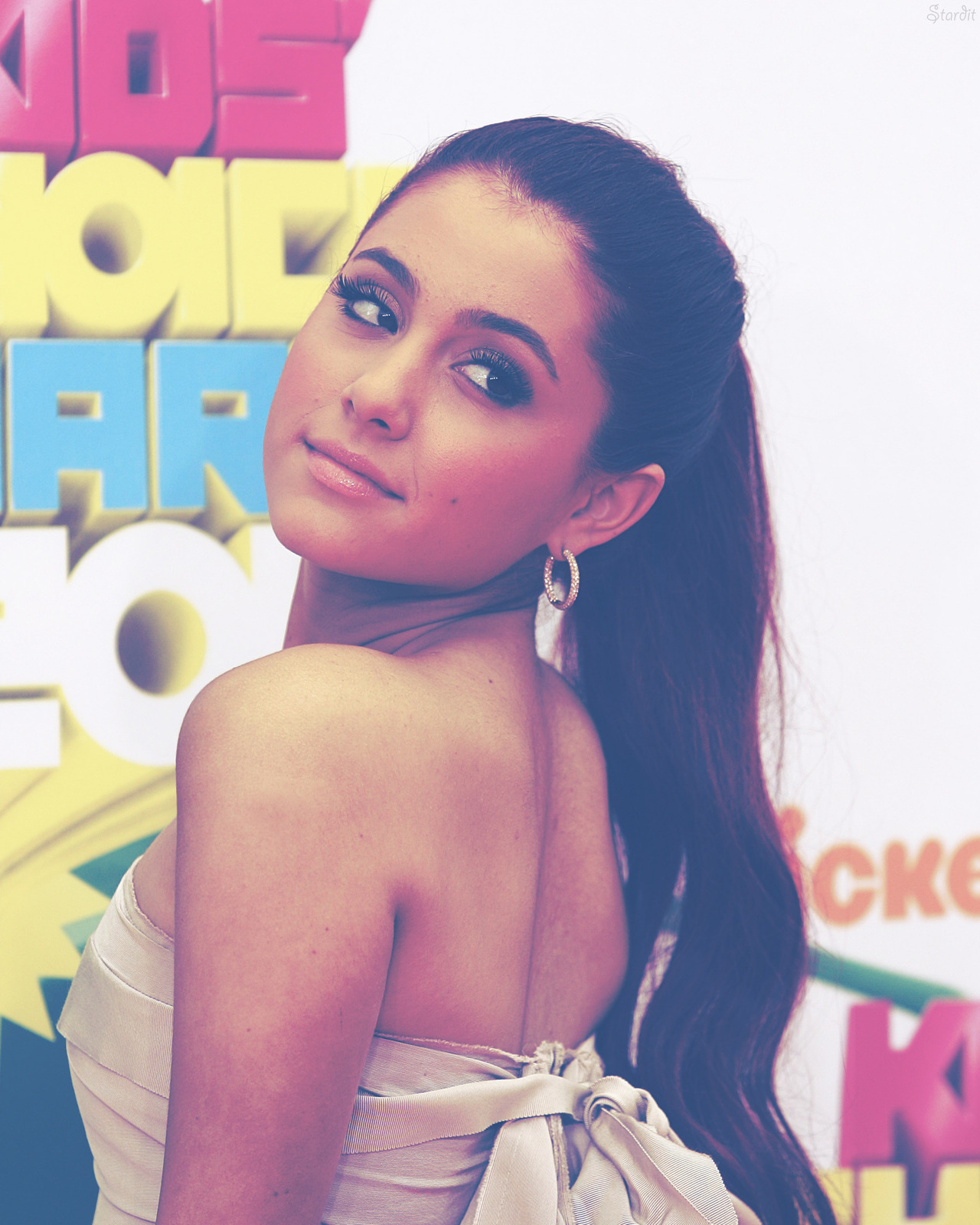 Ariana Grande 2012 Wallpaper