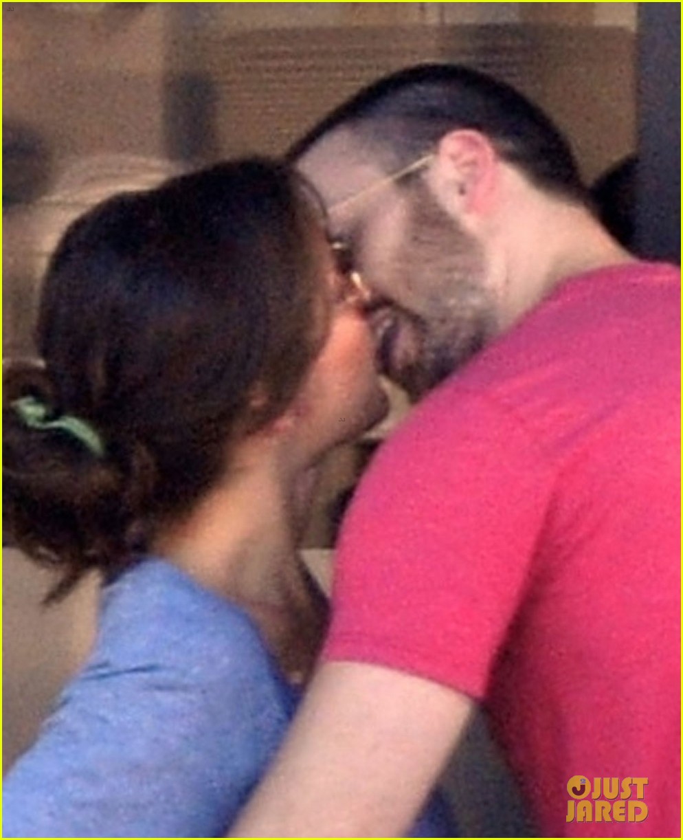 Chris Evans And Minka Kelly