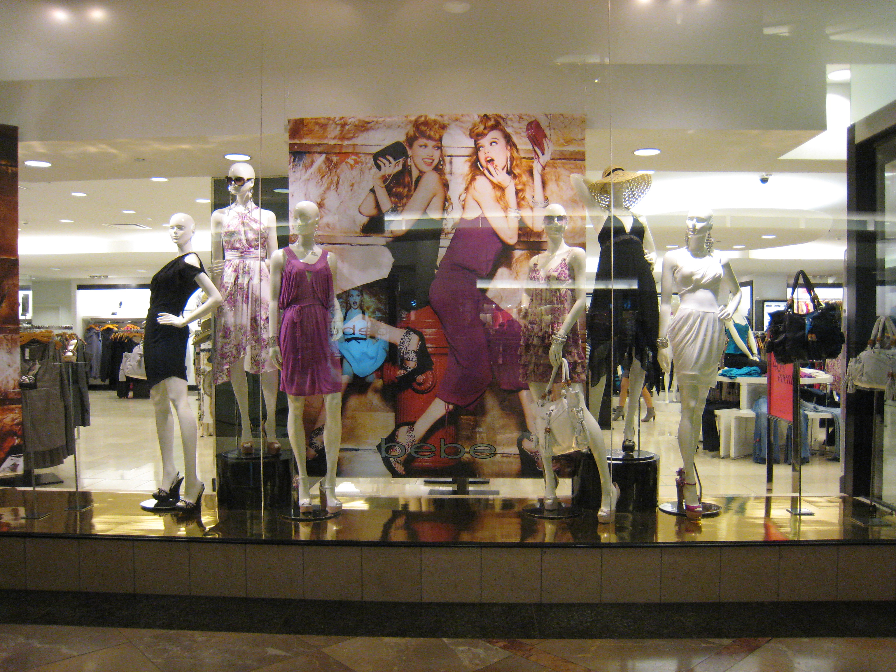 Store Layout Design And Visual Merchandising