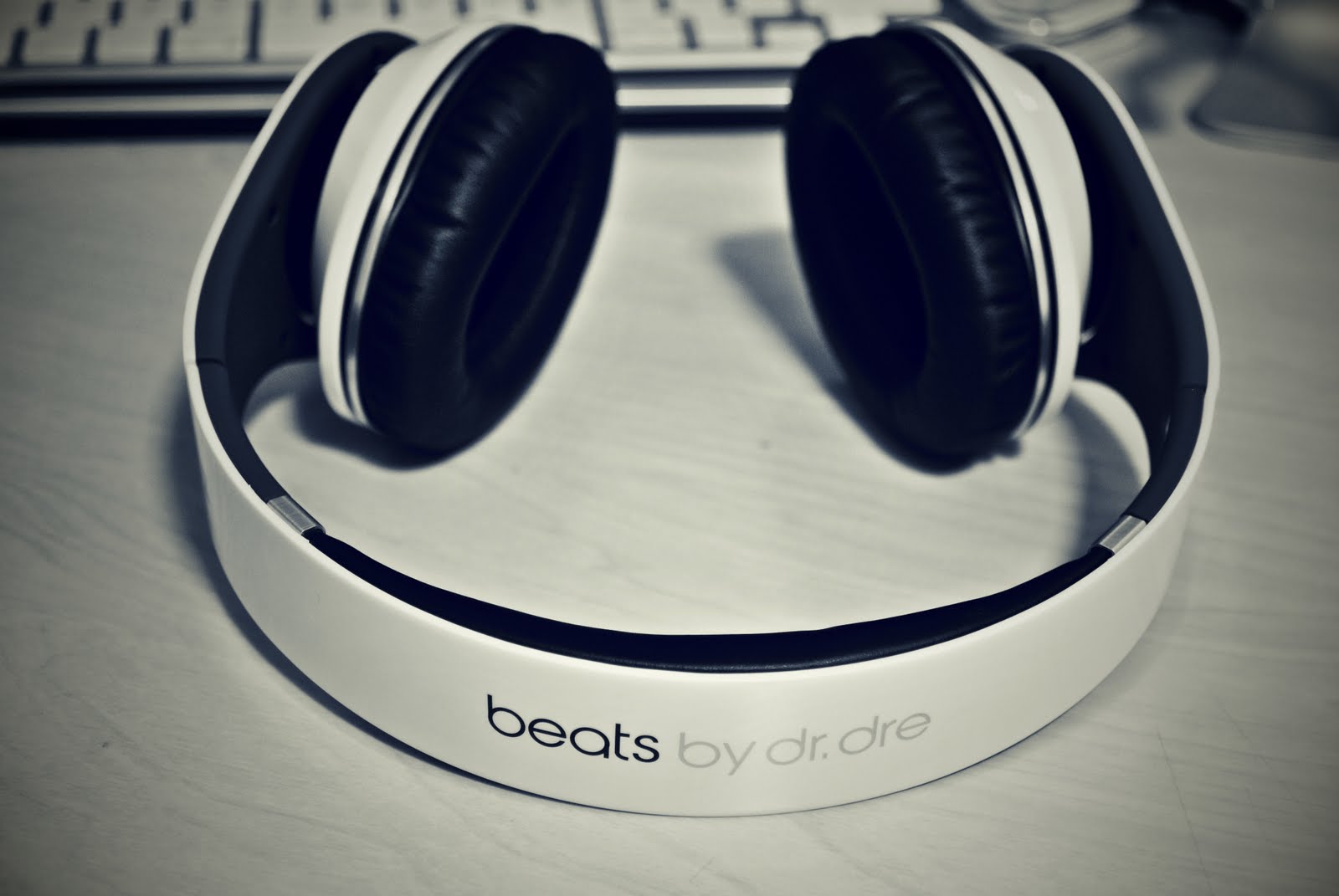 Studio Beats White