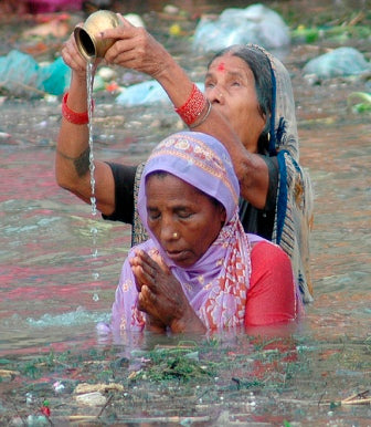 Women Giving Birth In Water Tank